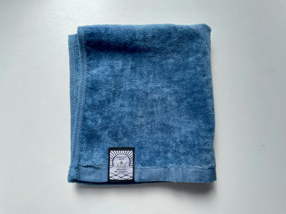 困った時に助けてくれる祖父母に贈る天然インディゴ染のハンカチ