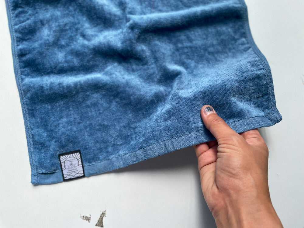 困った時に助けてくれる祖父母に贈る天然インディゴ染のハンカチ