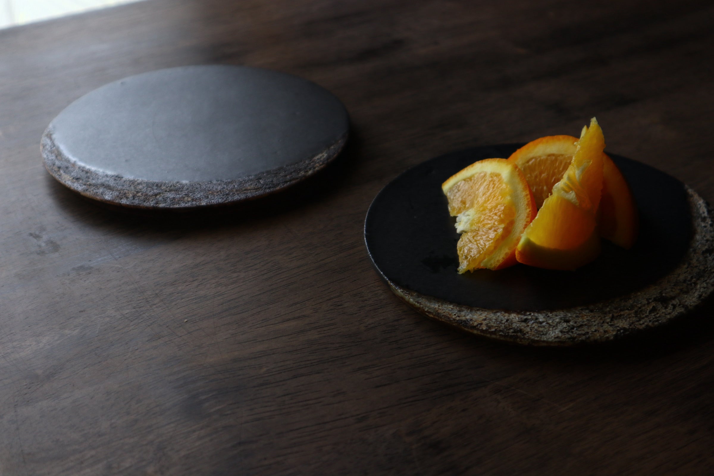 荒錆化粧三日月プレート(中)