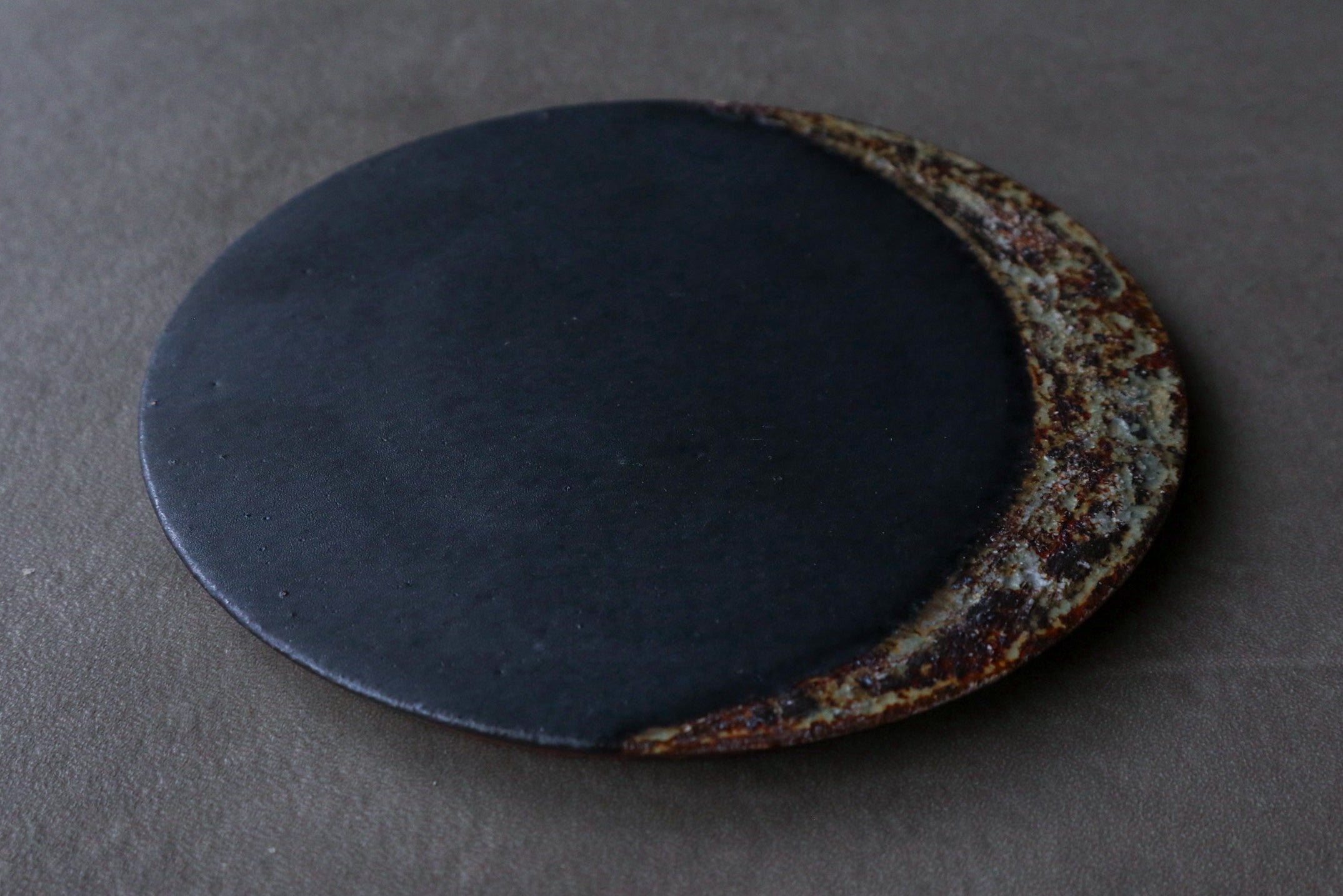 荒錆化粧三日月プレート(小)