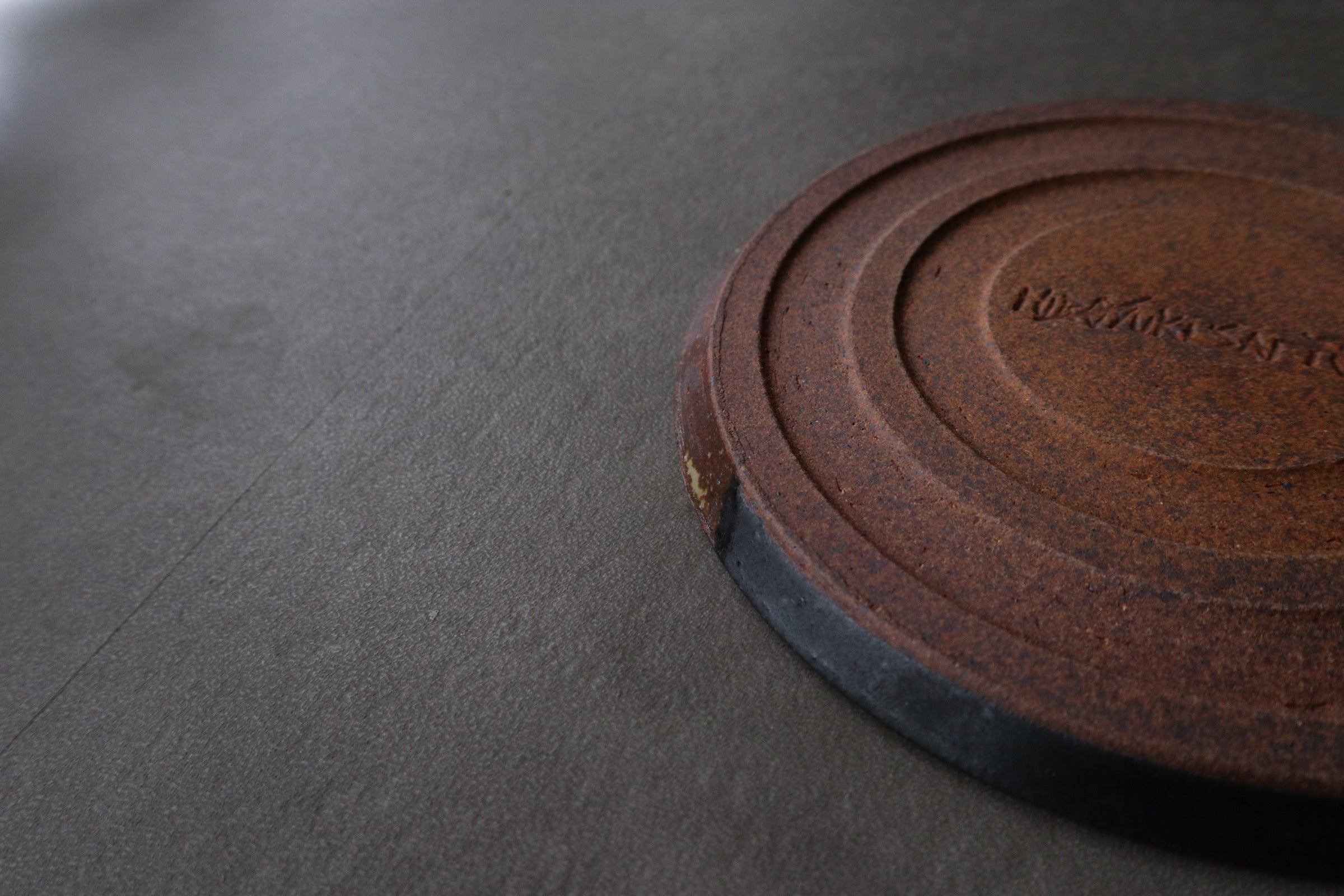 荒錆化粧三日月プレート(中)