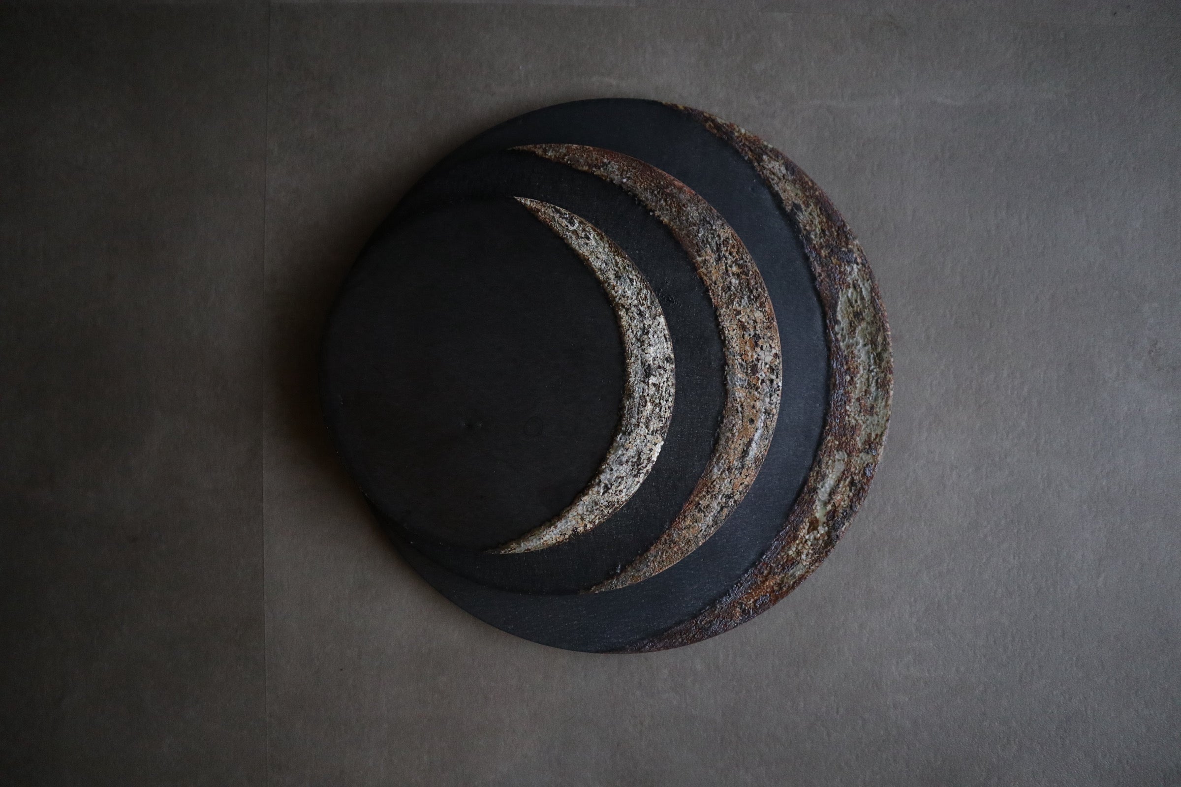 荒錆化粧三日月プレート(小)