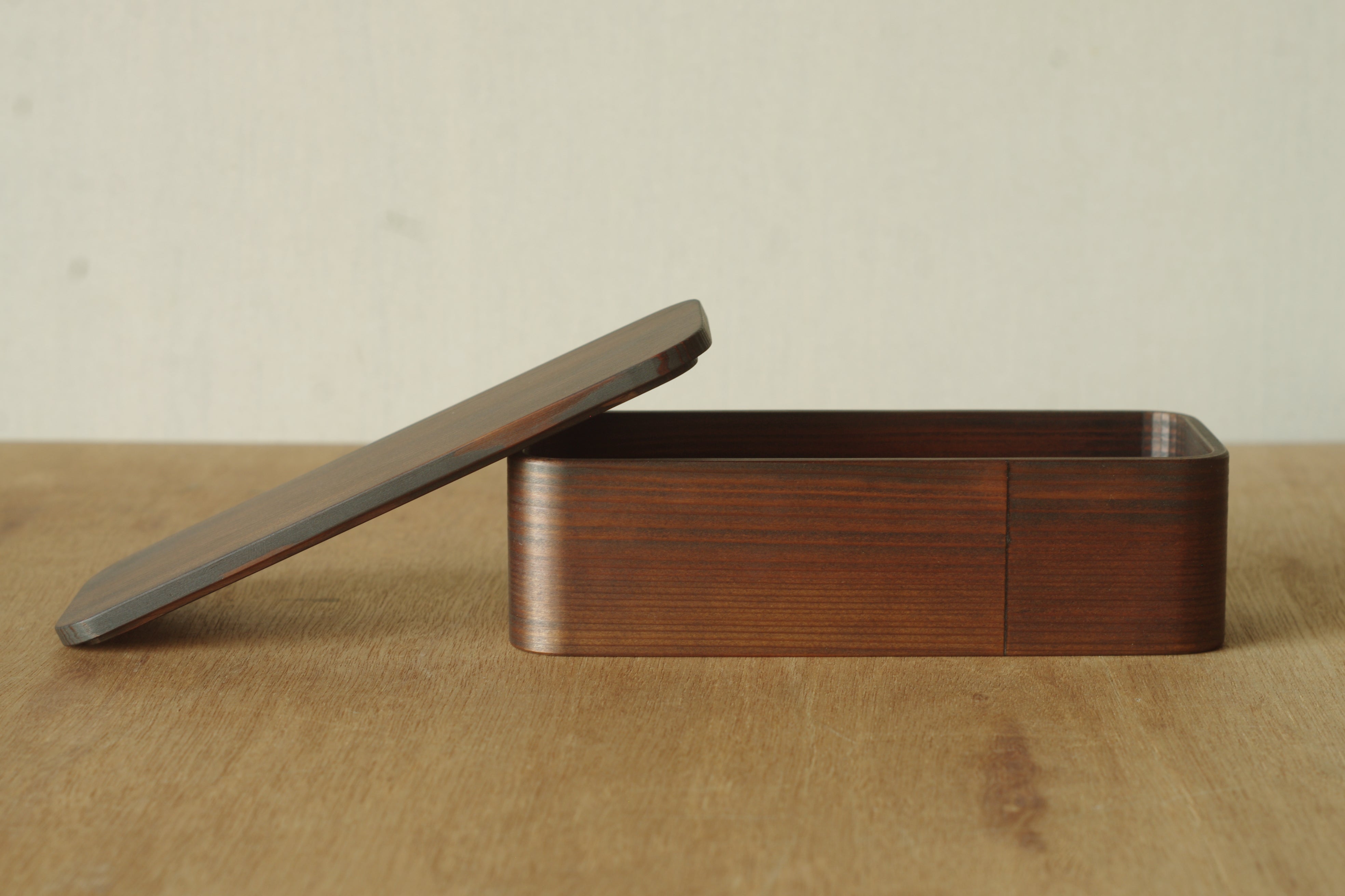 杉の木の弁当箱