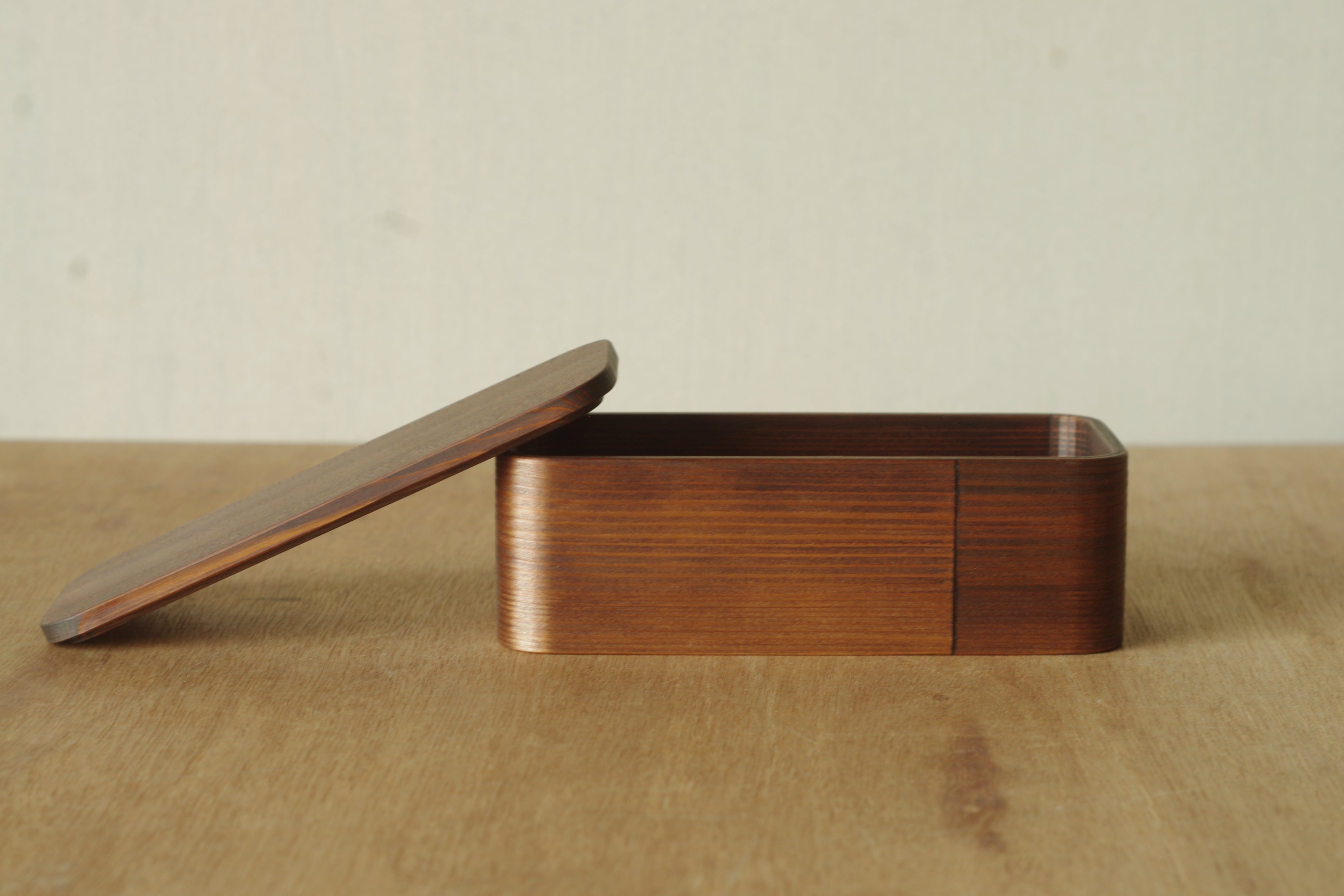 杉の木の弁当箱