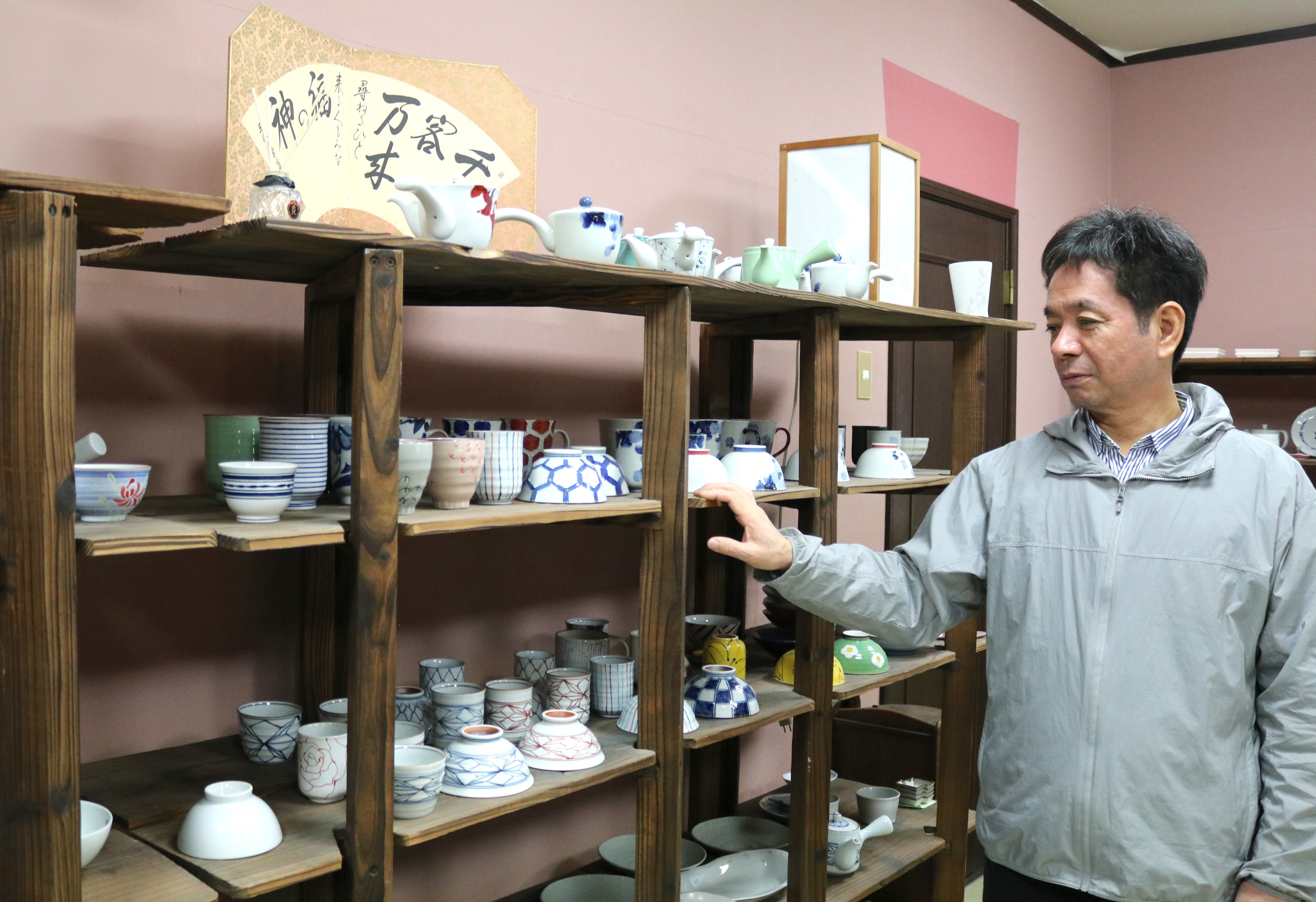 本質と知的好奇心の追求<br>　- クラフトを感じる波佐見焼きの食器 -